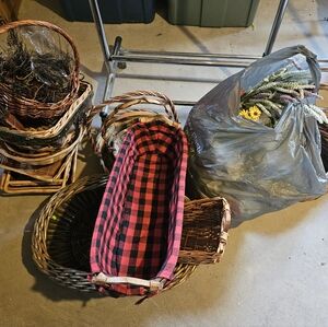 Wicker/straw baskets
